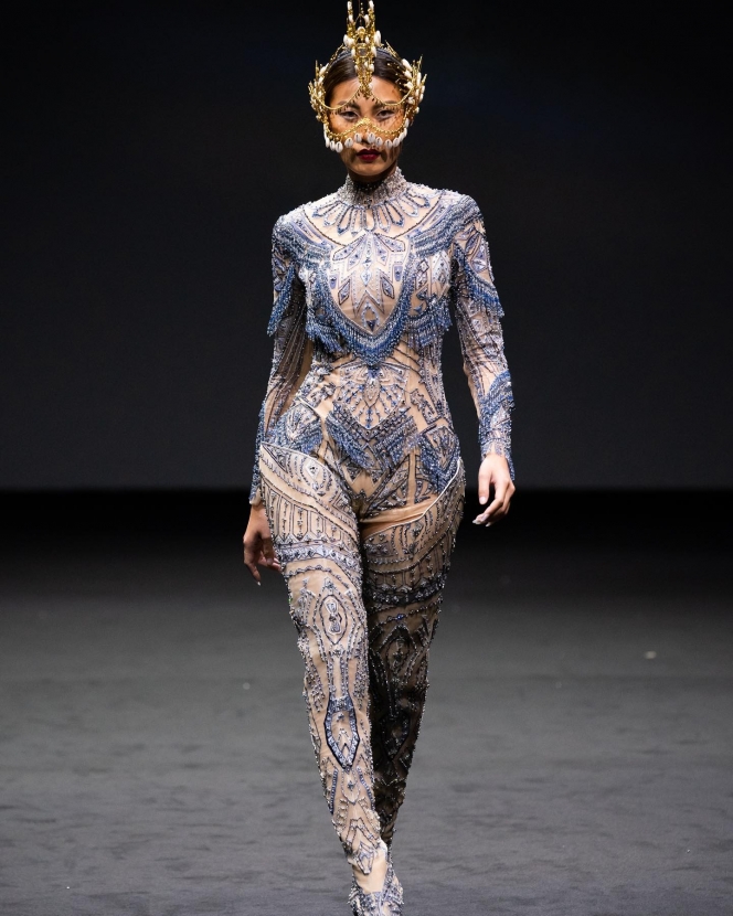 10 Potret Patricia Gouw di Arab Fashion Week 2022, Pesonanya Berjalan di Catwalk Stunning Abis!