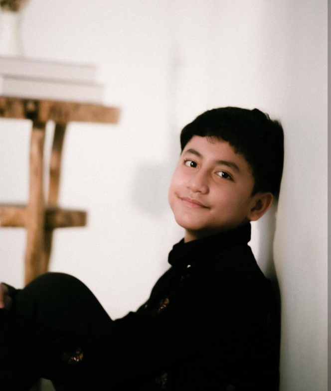 Calon Hafidz Quran, Ini Potret Salim Shia Anak Sulung Umar Syarief dan Corry Pamela yang Ganteng Banget!