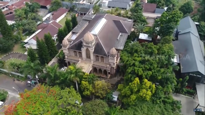 Kayak Istana, Ini Deretan Potret Rumah Alshad Ahmad di Bandung yang Biaya Perawatannya sampai Ratusan Juta per Bulan