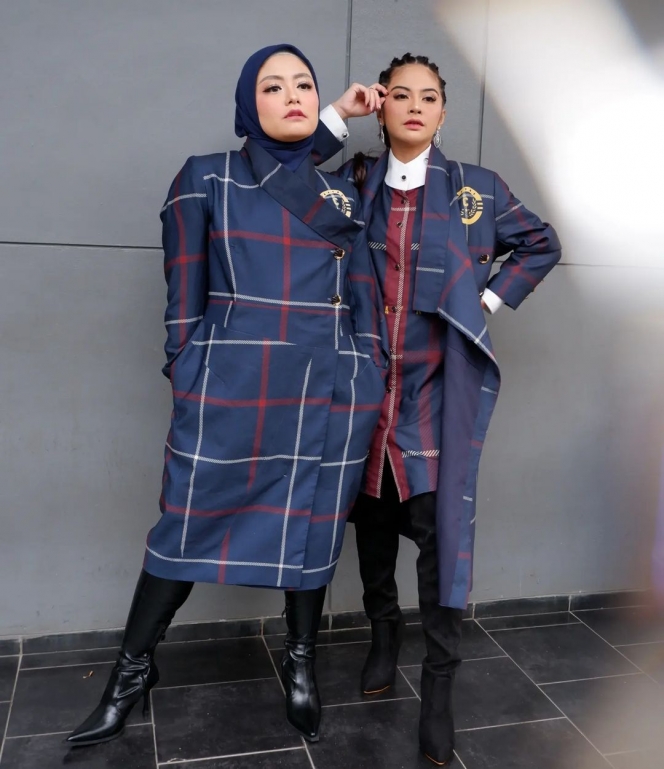 11 Potret Kebersamaan Tika dan Tiwi T2, Bakal Comeback Nyanyi Lagi Nih?