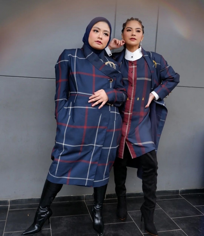 11 Potret Kebersamaan Tika dan Tiwi T2, Bakal Comeback Nyanyi Lagi Nih?