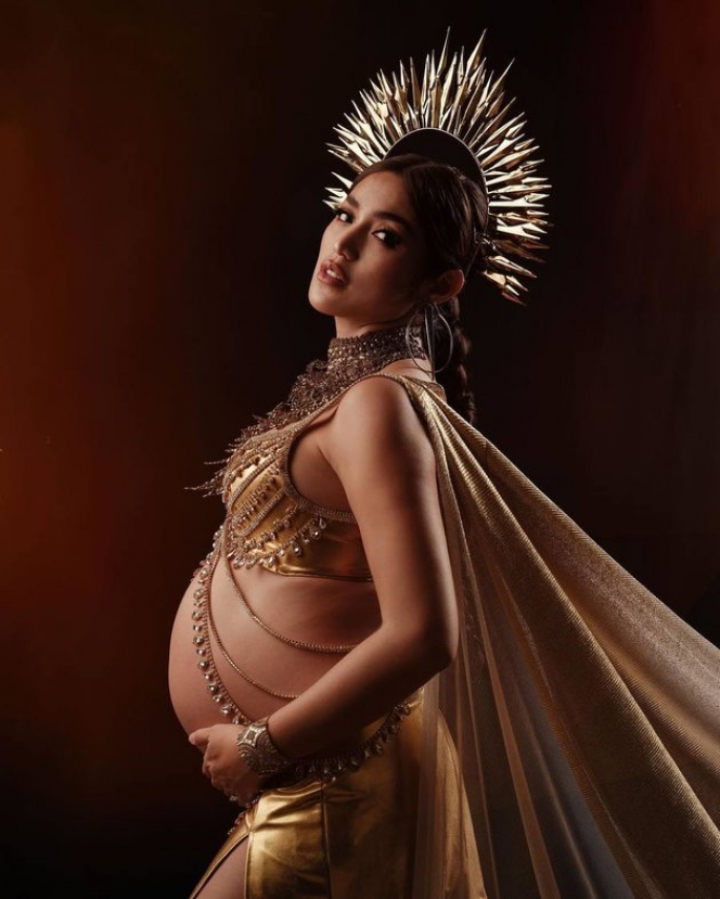 Kumpulan Foto Maternity Shoot Jessica Iskandar, Tampil Bak Dewi Mirip Beyonce Hingga di Atas Batu Pantai!
