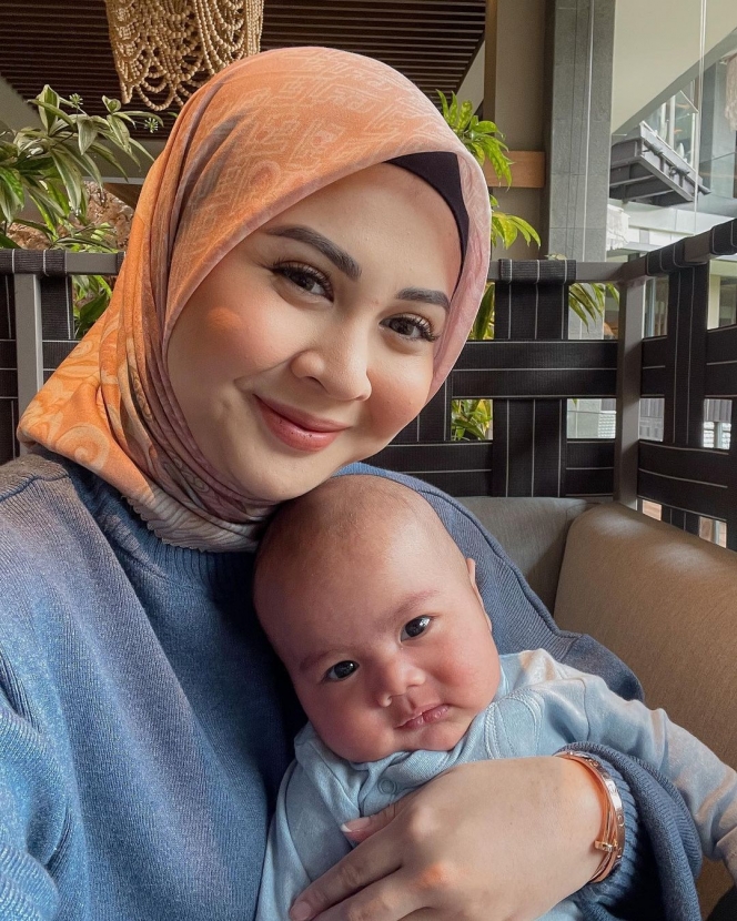 Jadi Momen Terindah, Ini 7 Potret Selebriti yang Siap Jalani Ramadan Pertama Sebagai Seorang Ibu