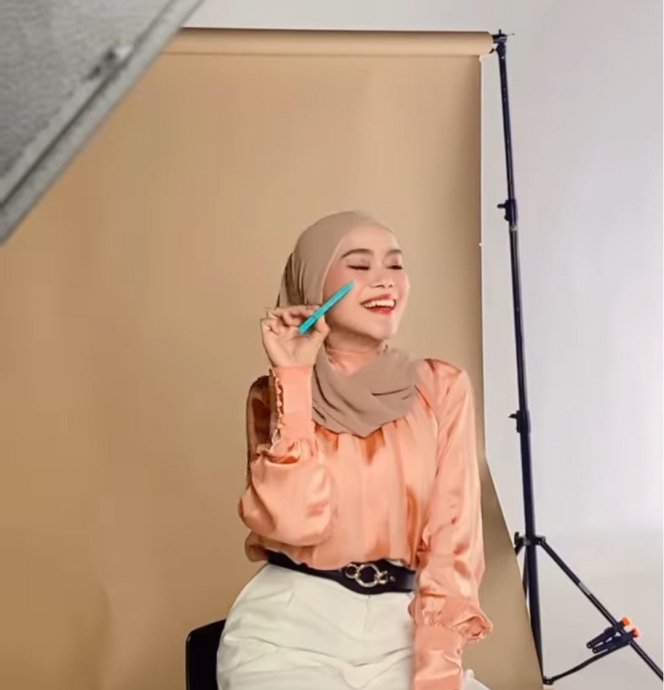 Ini Gaya Hijab Lesti Kejora yang Jadi Sorotan Netizen, Tak Tertutup Rapi dan Lehernya Kelihatan