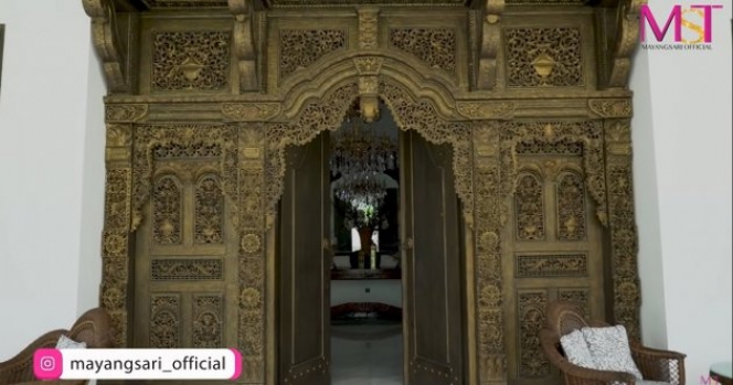 Kayak Istana. Ini 10 Potret Rumah Mayang Sari di Purwekerto yang Super Besar, Pelihara Rusa!