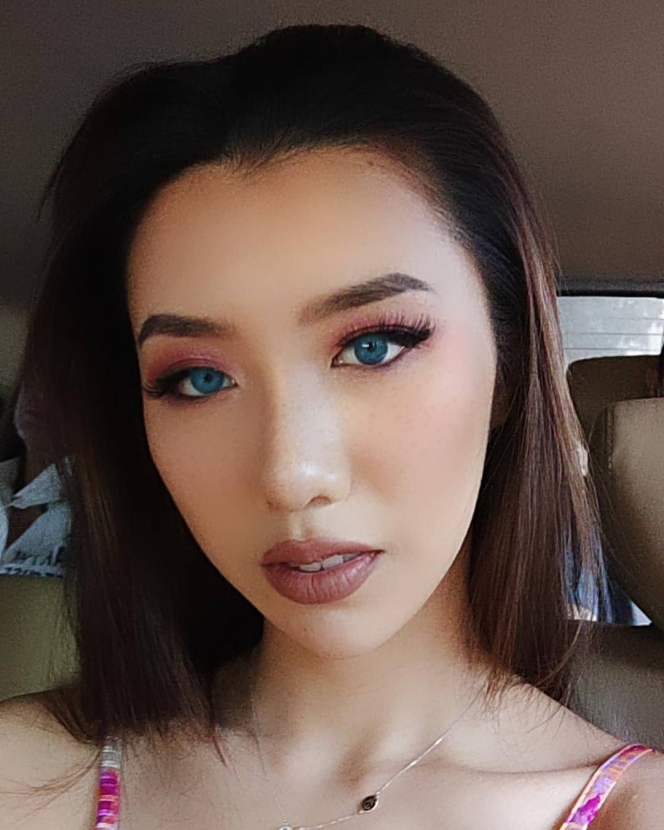 Identik Pendek, Ini 10 Potret Nadia Tjoa Juara Miss Face of Humanity dengan Rambut Panjang