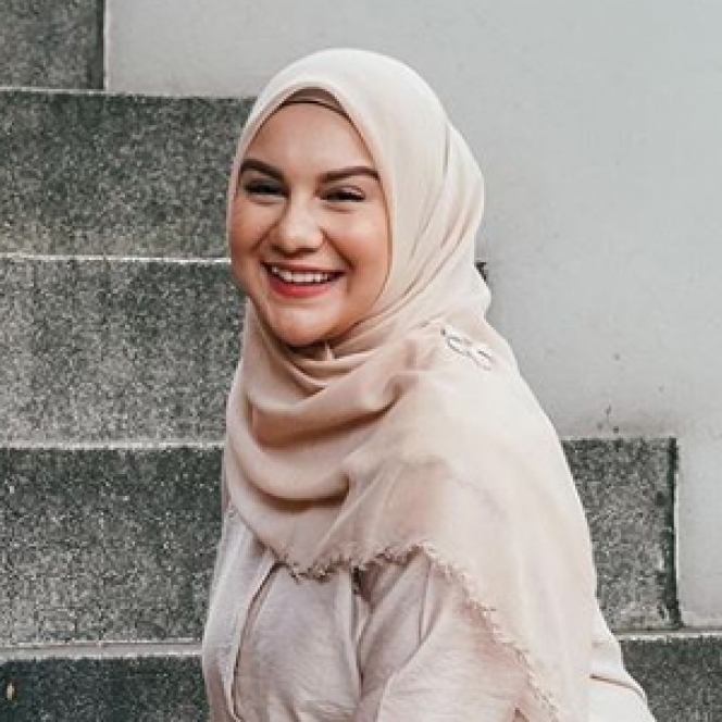 10 Selebriti Sering Dikira Non Muslim Karena Paras Separuh Bule, Fakta Ternyata Berkata Lain