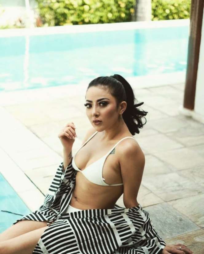 Sempat Berhijab, Kini Ayu Aulia Kenakan Pakaian Terbuka dan Swimsuit Two Piece di Bulan Ramadan hingga Tuai Kritikan Netizen