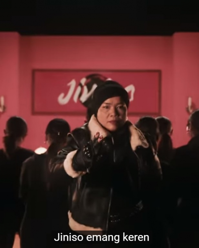 11 Potret Ibu Fuji An Jadi Bintang Video Klip Lagu Halmogang, Dandan Ala Mafia Super Garang