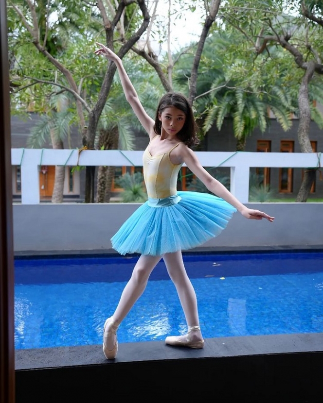 8 Transformasi Nada Tarina, Anak Angkat Deddy Corbuzier yang Juga Seorang Penari Balet