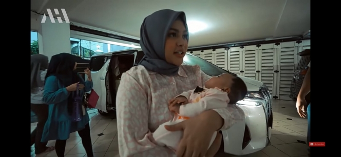 Ini Momen Perdana Baby Ameena Nginep di Rumah Gemmi KD, Aurel Hermansyah dan Atta Buber Bareng Krisdayanti