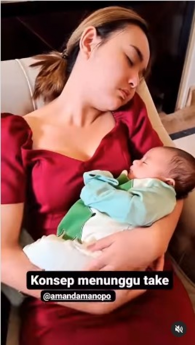 Potret Amanda Manopo Momong Baby Askara di Lokasi Syuting, Sampai Ketiduran!