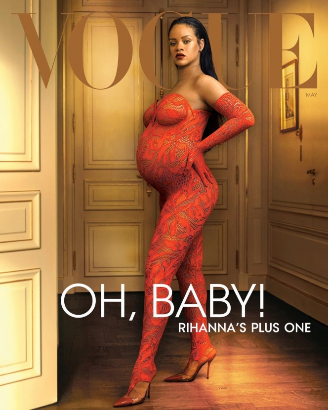 11 Potret Maternity Shoot Rihanna, Pamer Baby Bump Pakai Pakaian Ketat Serba Terbuka 