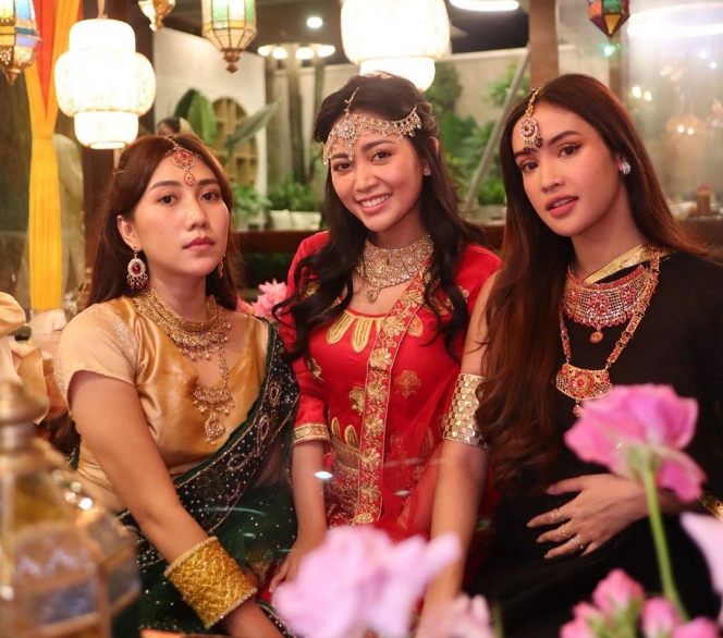 11 Momen Buka Bersama Rachel Vennya dengan Para Influencer, Rumahnya Disulap Jadi Kerajaan Bollywood