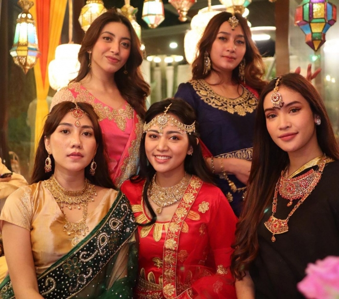 11 Momen Buka Bersama Rachel Vennya dengan Para Influencer, Rumahnya Disulap Jadi Kerajaan Bollywood