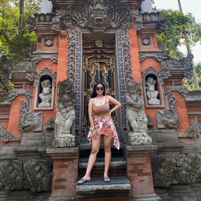 10 Potret Mutia Ayu Liburan di Bali Bareng Gewa, Body Goals-nya Bikin Iri!