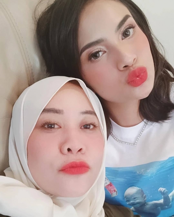Potret Puput Sudarajat Sebelum Vs Sesudah Lepas Hijab, Dulu Dibilang Punya Hubungn Tak Harmonis dengan Vanessa Angel