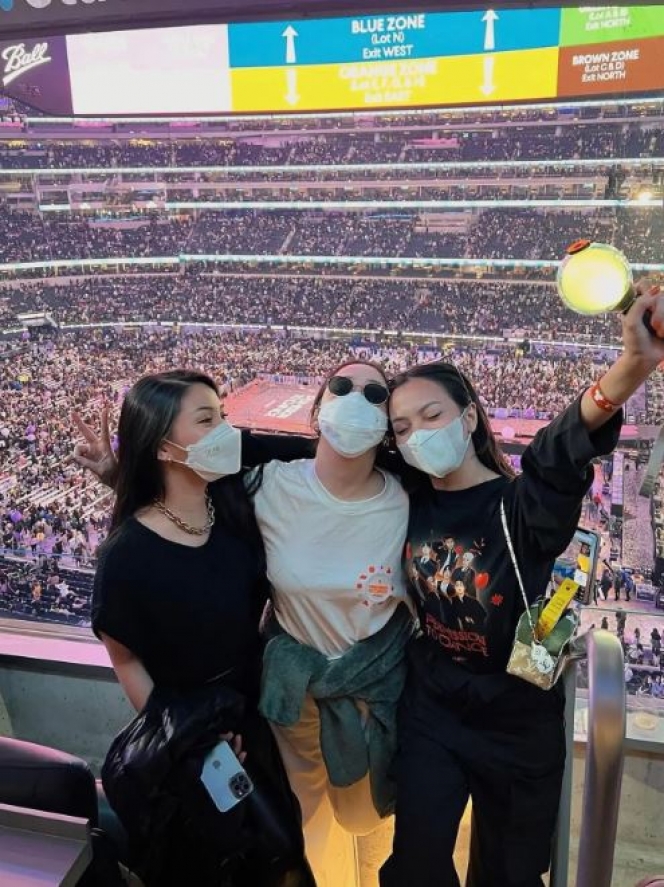 Potret Selebriti Indonesia Saat Nonton Konser BTS, Rela Datang Jauh ke Luar Negeri Demi Pujaan Hati
