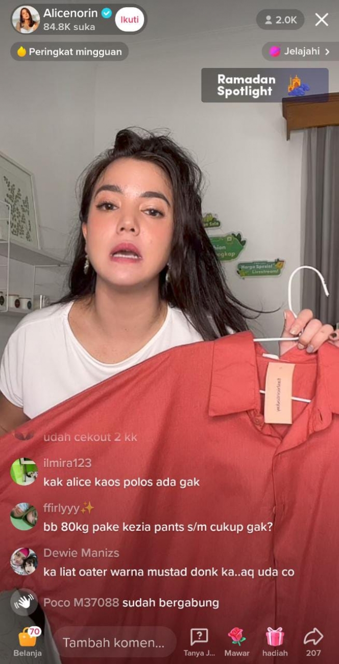 Ini Potret Alice Norin Jualan Baju Saat Live Olshop, Gak Malu Nawar-Nawarin Gamis Meski Aktris Top