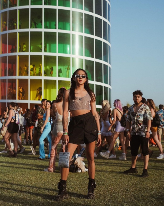 Ini Gaya Selebgram Jovi Adhiguna Saat Hadiri Coachella 2022, Tampil dengan Berbagai Outfit Branded yang Kece Abis!