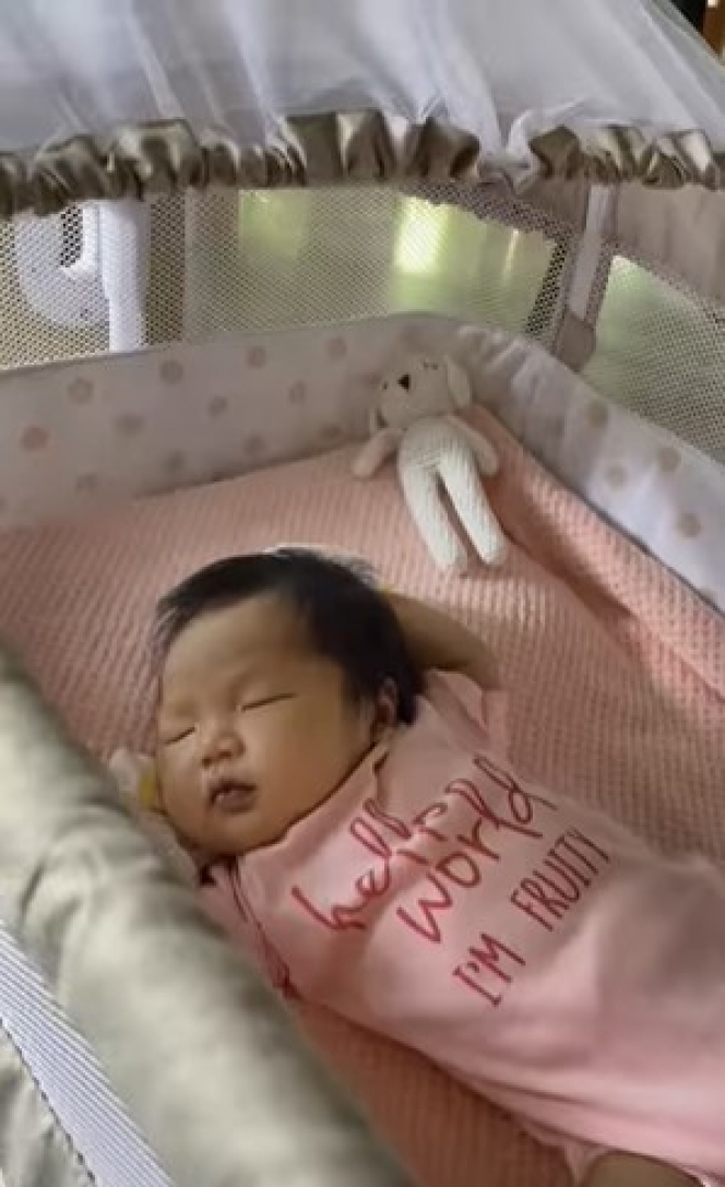 7 Potret Baby Xerana Anak Siti Badriah Saat Lagi Tidur, Posenya Langsung Bikin Gemas Netizen