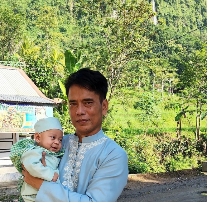 Ini Potret Lesti Kejora dan Rizky Billar Rayakan Lebaran di Kampung, Gaya Baby Leslar Mirip Papanya!