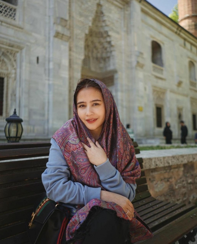 10 Potret Prilly Latuconsina Berlibur ke Turki, Tampil Manis dengan Outfit Simple