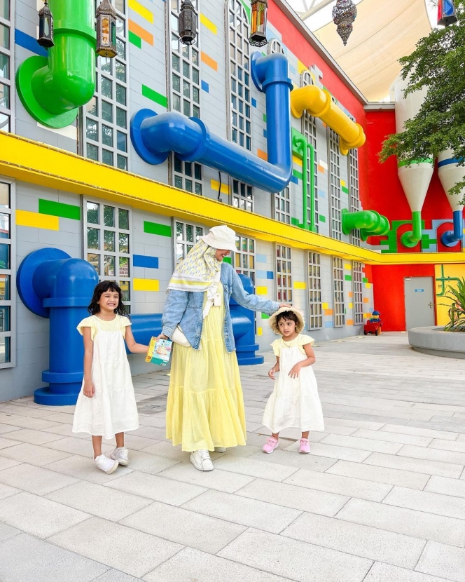 Foto Keseruan Keluarga Shireen Sungkar Liburan ke Legoland di Dubai, Aksi Kocak Teuku Wisnu Bikin Ngakak!