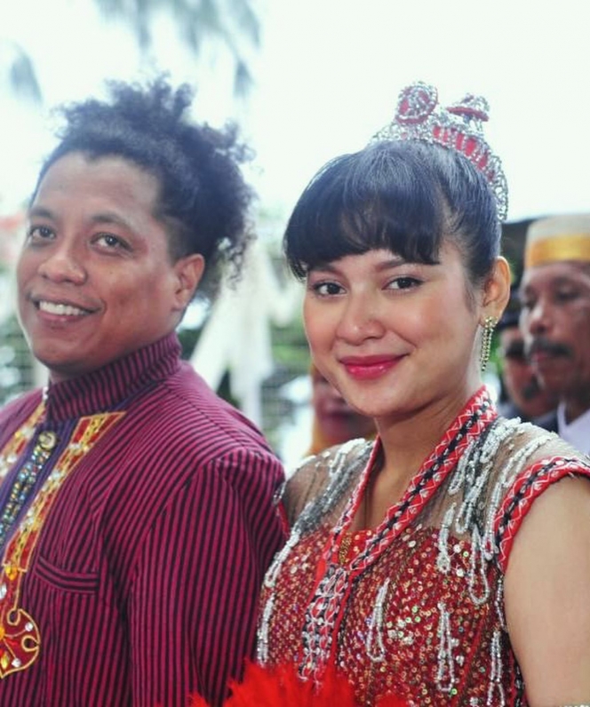 Arie Kriting dan Indah Permatasari Jalani Syukuran Pernikahan di Sulawesi