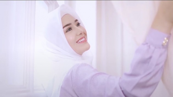 Beredar Gosip Pindah Agama, Ini 10 Potret Terbaru Amanda Manopo jadi Model Hijab yang Pancarkan Aura Berbeda