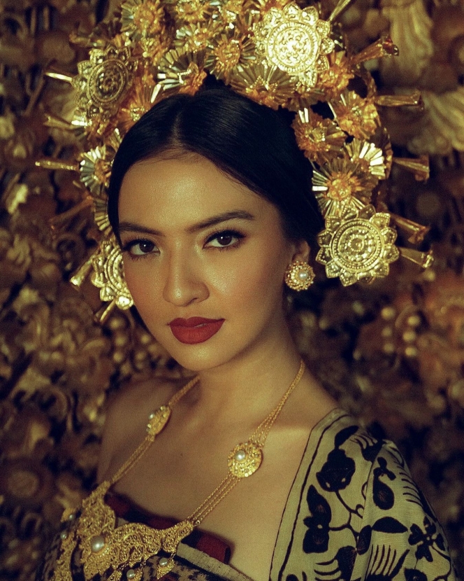Fotonya Sering Jadi Profile Aplikasi Kencan Online, Ini 10 Potret Close Up Raline Shah yang Cantiknya Kebangetan