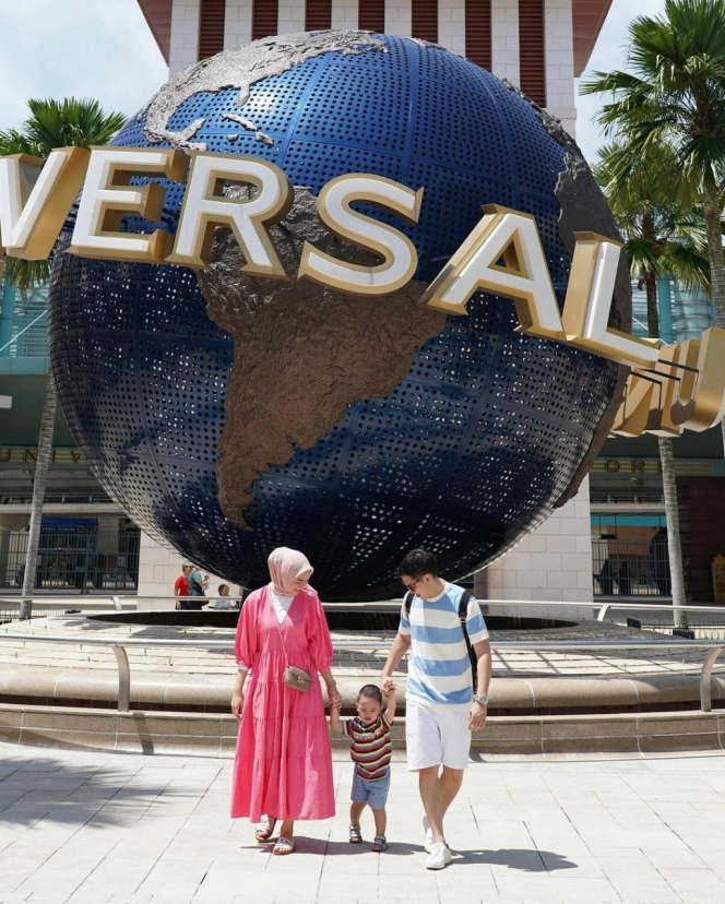 11 Gaya Liburan Citra Kirana dan Keluarga di Singapura, Tingkah Lucu Baby Athar Jadi Sorotan