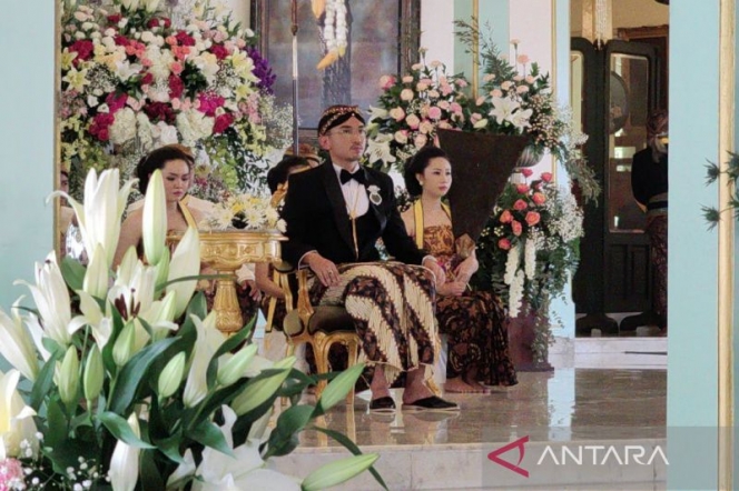 14 Potret Raja Mangkunegara X, Adik Tiri Paundrakarna yang Usianya Masih 25 Tahun!