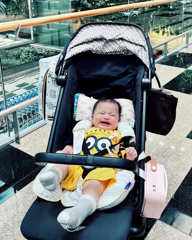 7 Potret Felicya Angelista Jalan-Jalan ke Bangkok, Ajak Baby Bible Nonton Thomas dan Uber Cup 