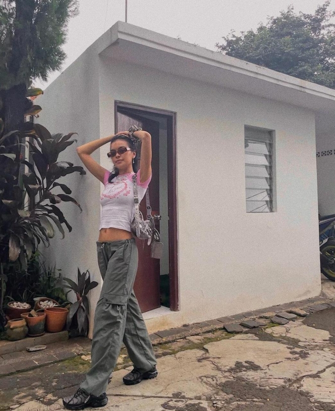 10 Potret Eva Celia Pamer Body Goals, Kerap Gunakan Crop Top dan Tunjukan Perut Rata yang Bikin Iri