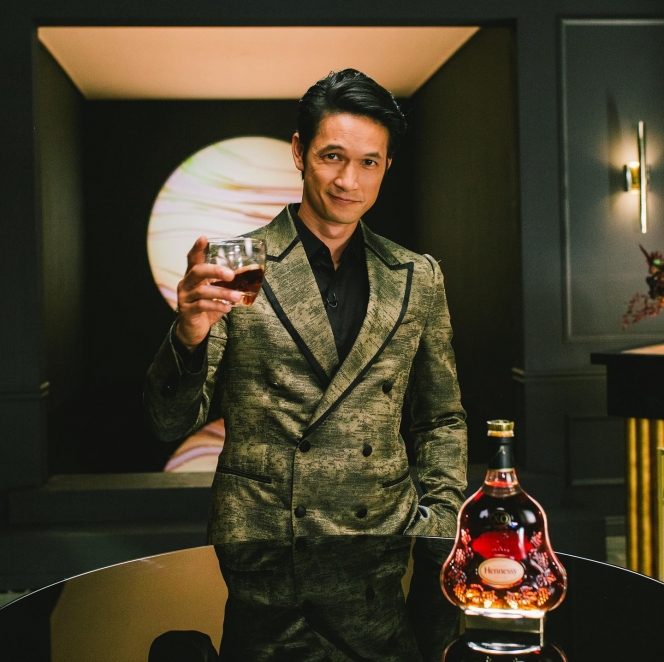 10 Potret Ganteng Harry Shum Jr, Aktor yang Bakal Bintangi Spin-Off Film Crazy Rich Asians