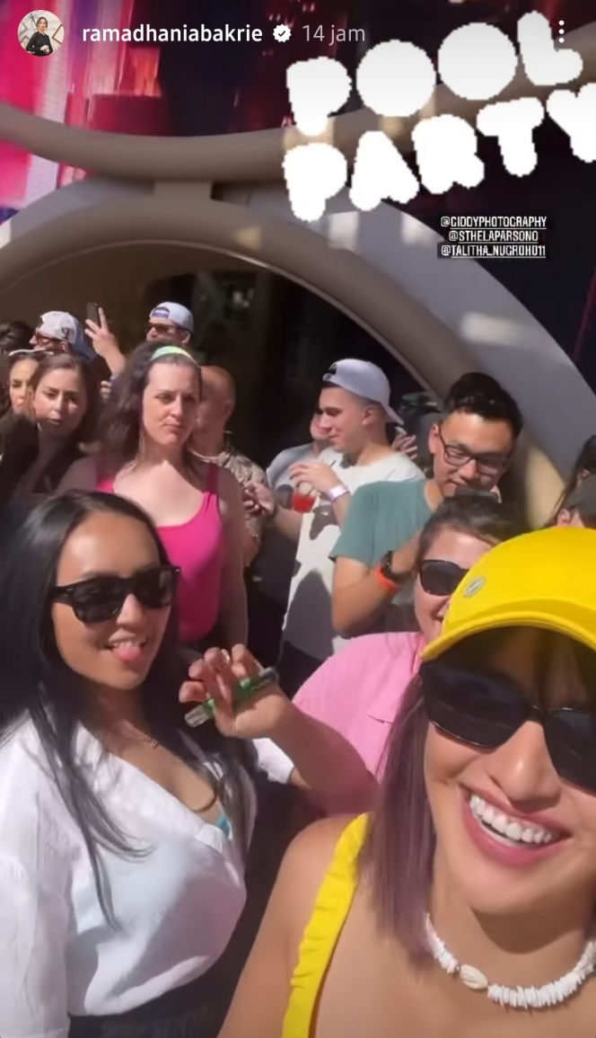 10 Potret Nia Ramadhani Asik Party di Las Vegas, Penampilannya Dipuji Mirip Gadis ABG
