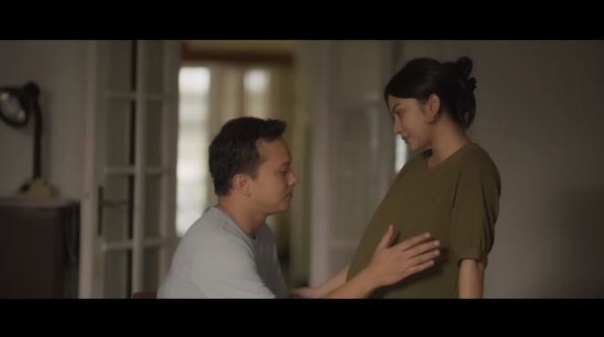 Trailer Sayap-Sayap Patah Rilis, Ini Potret Adegan Ranjang Nicholas Saputra dan Ariel Tatum yang Bikin Heboh