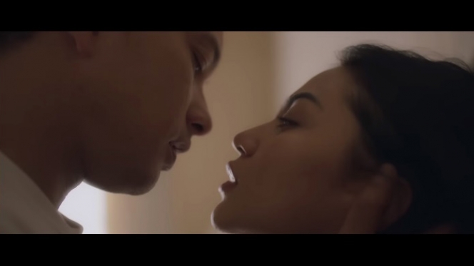 Trailer Sayap-Sayap Patah Rilis, Ini Potret Adegan Ranjang Nicholas Saputra dan Ariel Tatum yang Bikin Heboh