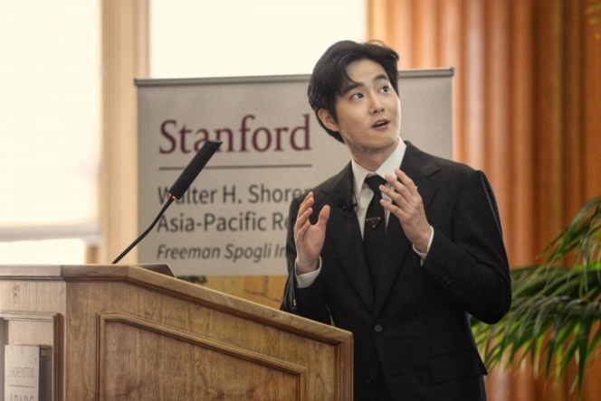 Potret Suho EXO Pidato di Stanford University, Serasa Fan Meeting Bareng EXO-L