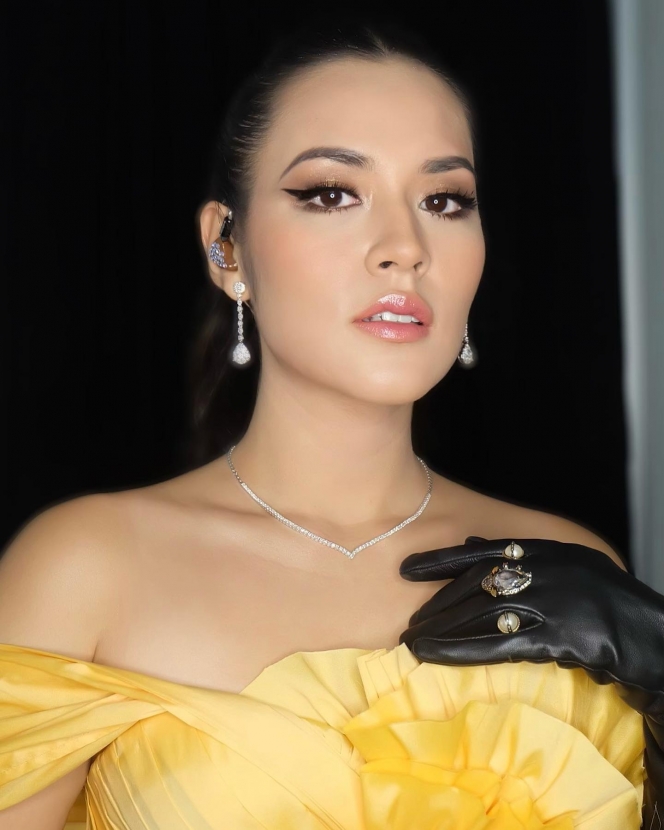 Potret Raisa Manggung Bareng Rizky Febian, Pakai Gaun Mewah Warna Kuning Disebut Mirip Princess Belle