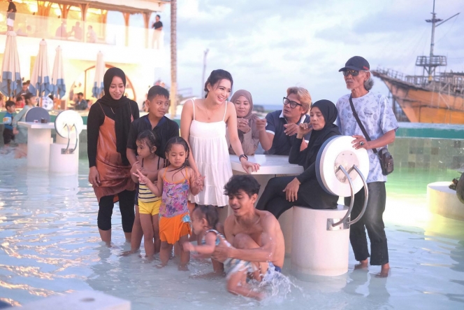 Borong Keluarga ke Bali, Ini Potret Keseruan Liburan Wika Salim!
