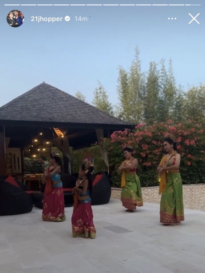 10 Potret Liburan Nikita Mirzani Bersama John Hopkins di Bali, Sudah Diperkenalkan pada Anak-anaknnya lho!