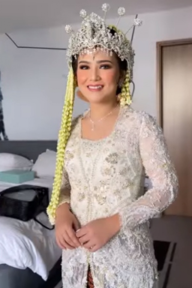 Pakai Adat Sunda, Ini Pesona Masayu Clara Saat Akad Nikah