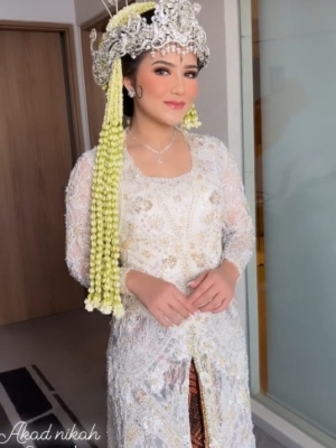 Pakai Adat Sunda, Ini Pesona Masayu Clara Saat Akad Nikah