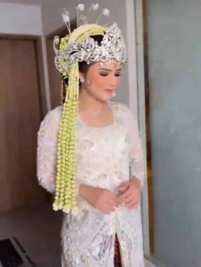 Pakai Adat Sunda, Ini Pesona Masayu Clara Saat Akad Nikah