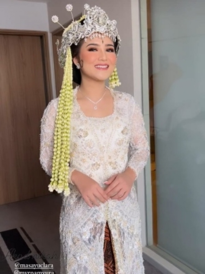 Pakai Adat Sunda, Ini Pesona Masayu Clara Saat Akad Nikah