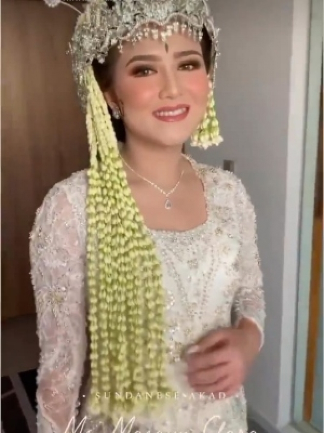 Pakai Adat Sunda, Ini Pesona Masayu Clara Saat Akad Nikah