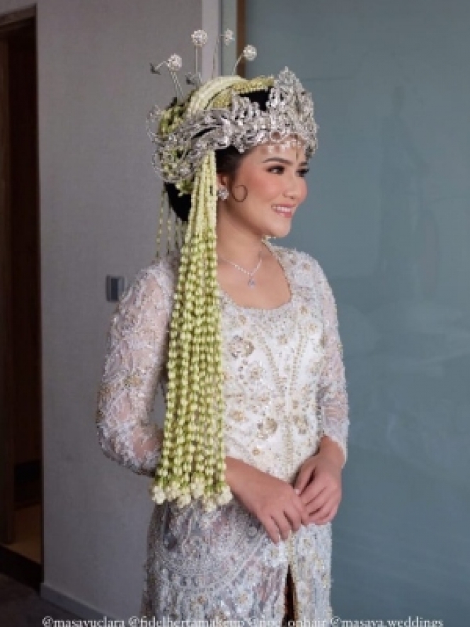 Pakai Adat Sunda, Ini Pesona Masayu Clara Saat Akad Nikah