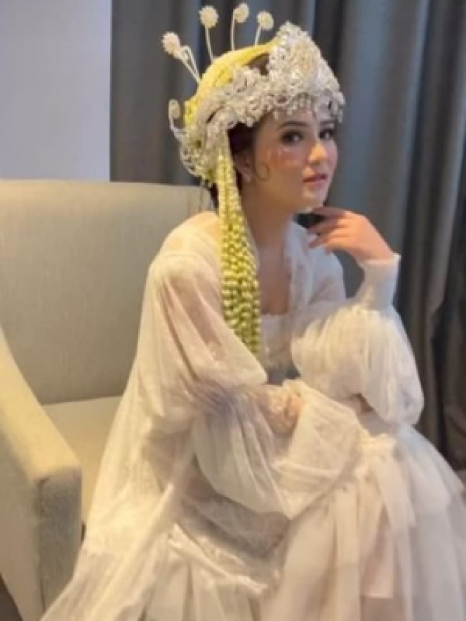 Pakai Adat Sunda, Ini Pesona Masayu Clara Saat Akad Nikah